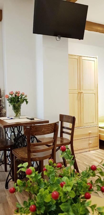 Noclegi Pod Stodola Krakau Exterior foto